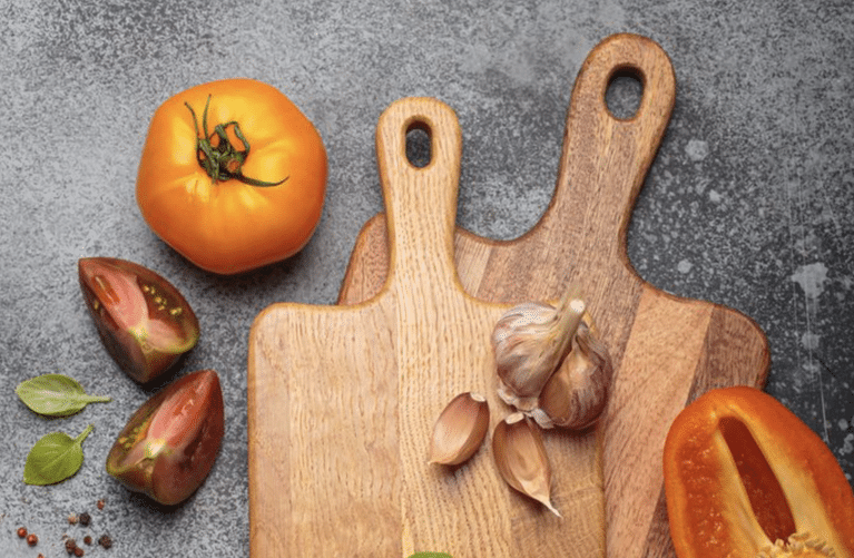 How to Choose the Right Wood Cutting Board for Your Kitchen