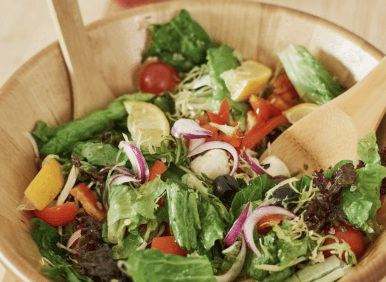 How to Choose the Perfect Salad Bowl: Size, Material & Style Guide